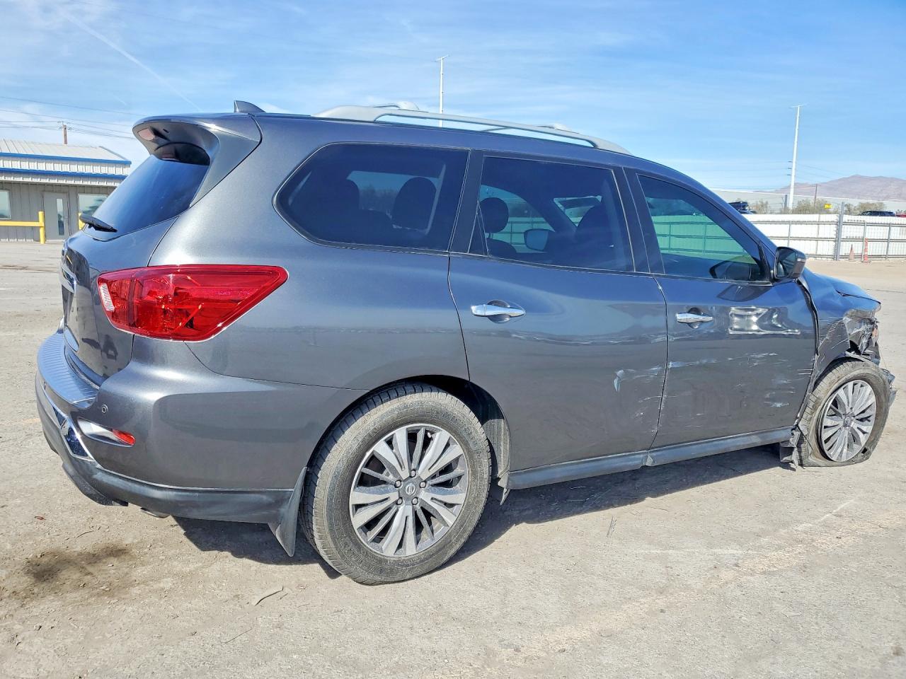 2020 Nissan Pathfinder S - Фото 3