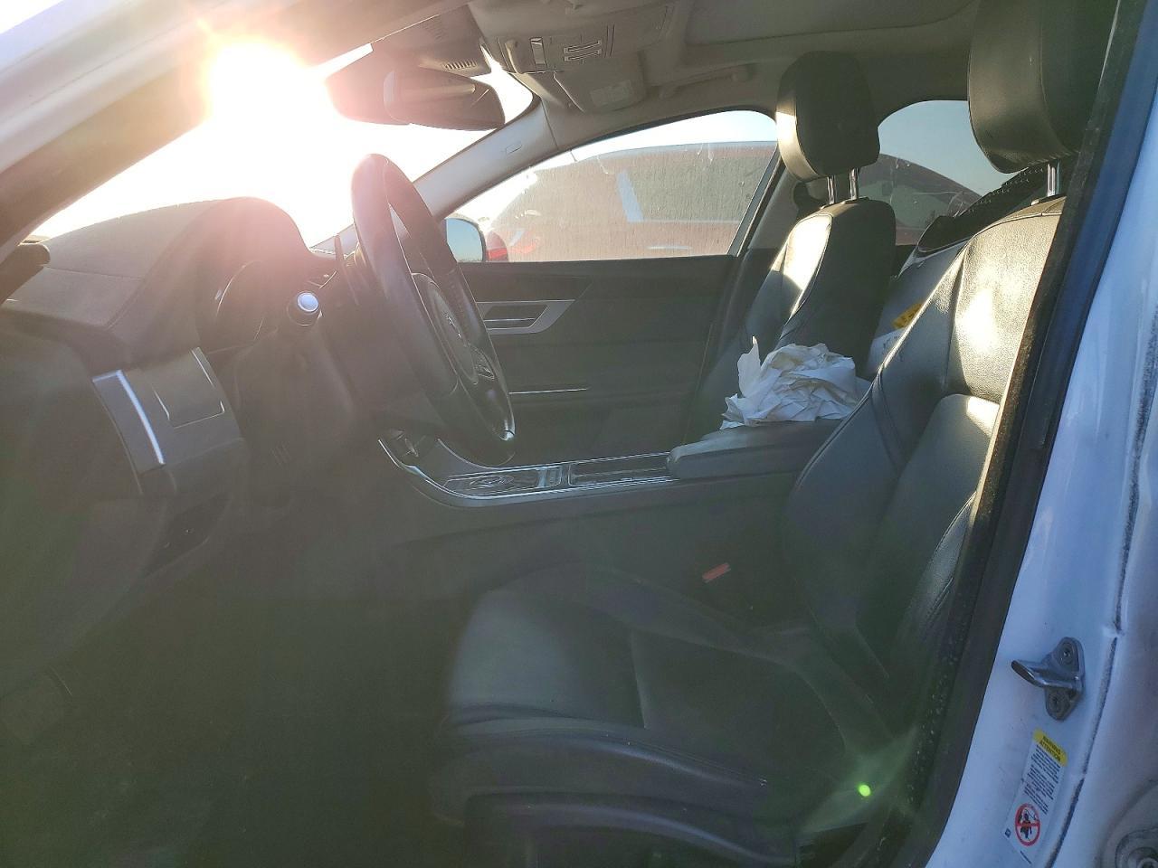 2016 Jaguar Xf Premium - Image 7