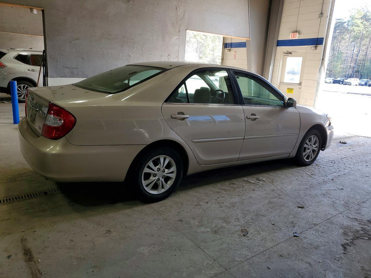2004 Toyota Camry Le - Фото 3