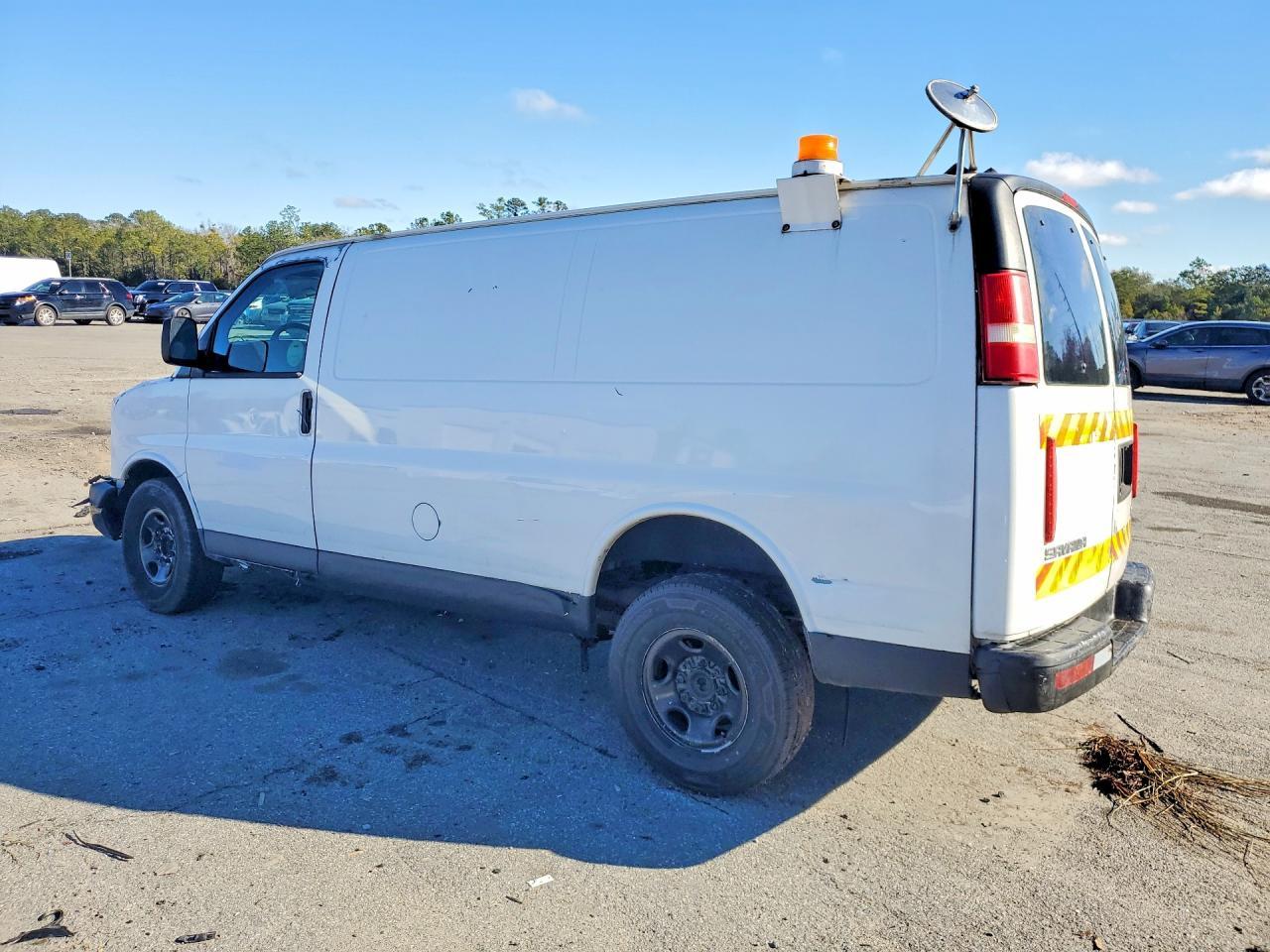 2007 GMC Savana G3500 - Фото 2