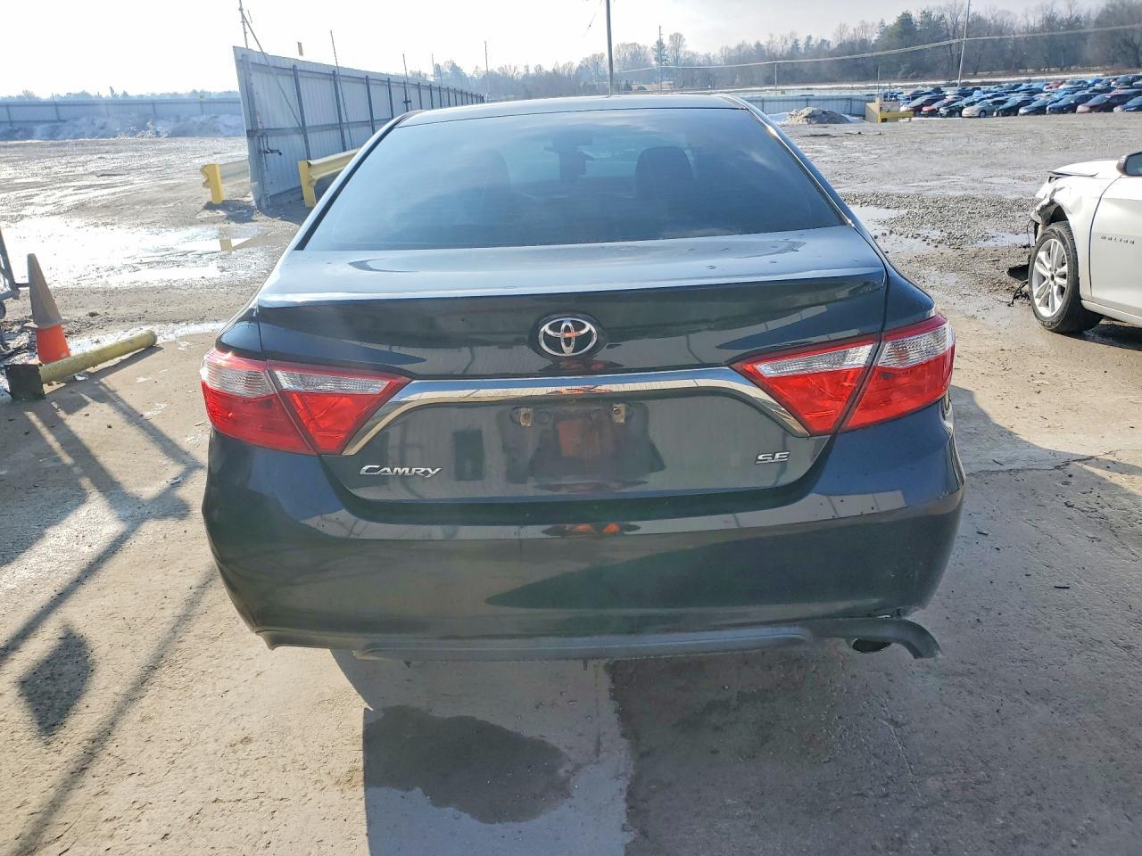 2017 Toyota Camry Se - Фото 6