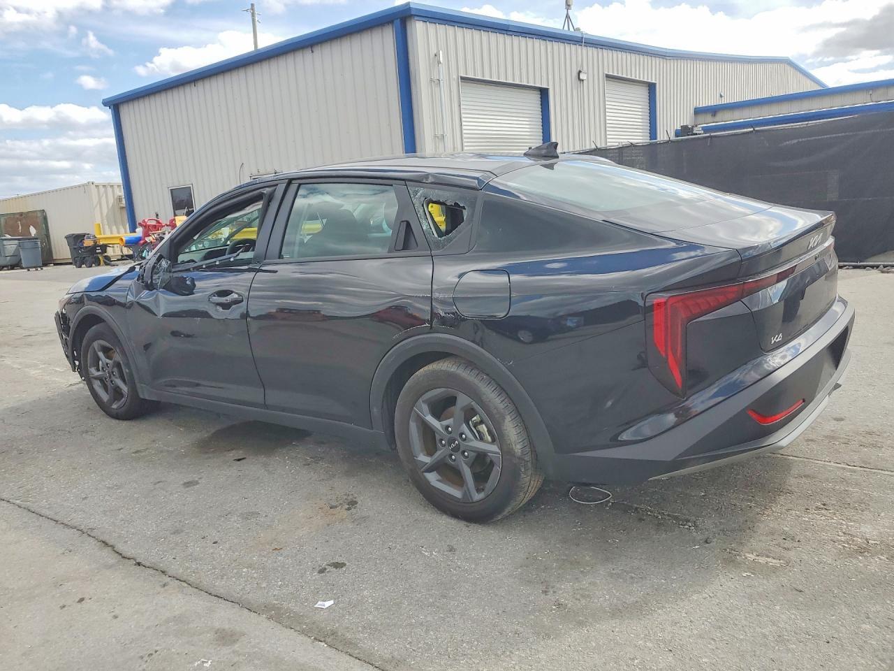 2025 Kia K4 Lxs - Image 2