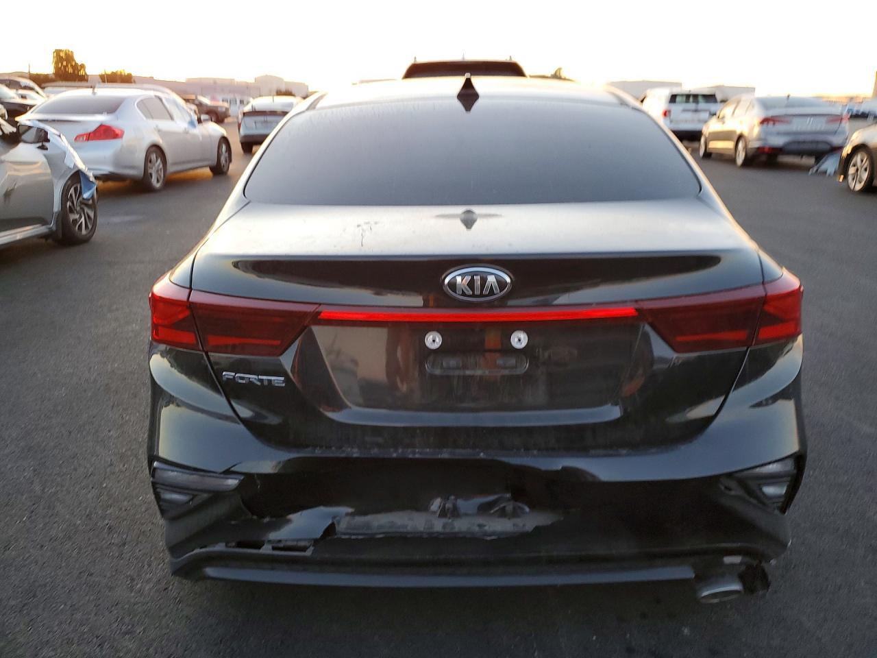 2020 Kia Forte Lxs - Image 6