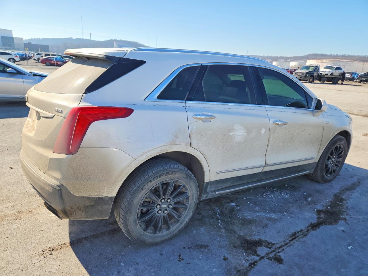 2017 Cadillac Xt5 Luxury - Image 3
