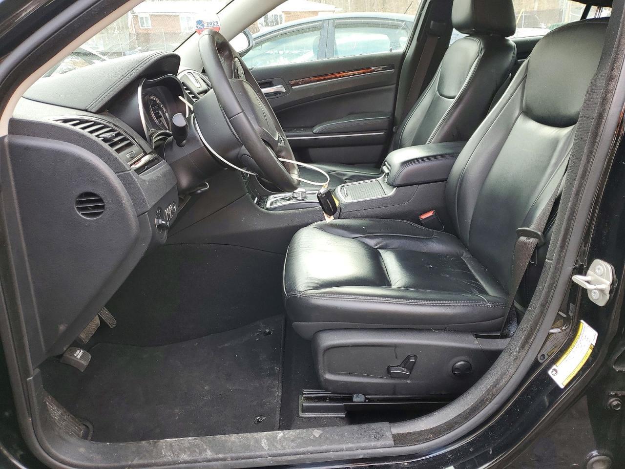 2023 Chrysler 300 Touring L - Фото 7