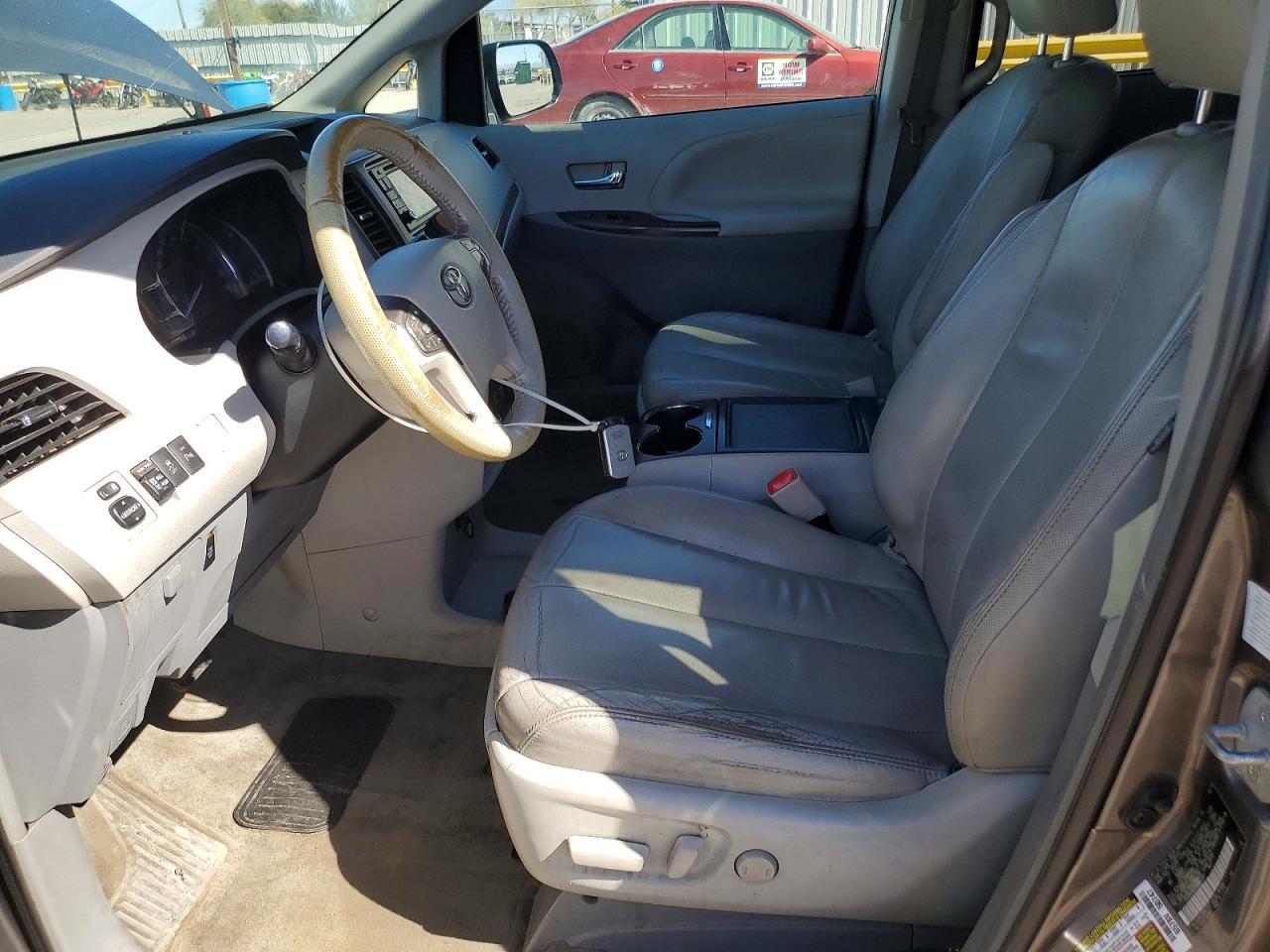 2013 Toyota Sienna Xle - Фото 7