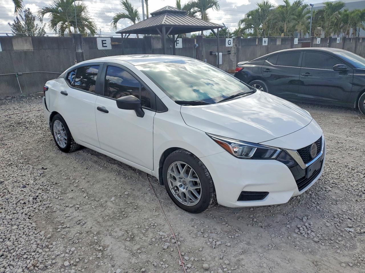 2021 Nissan Versa S - Фото 4