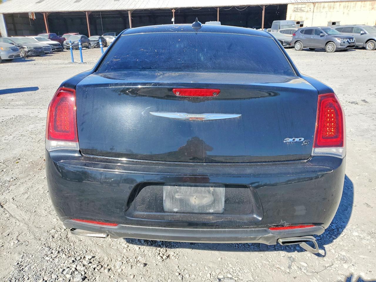 2015 Chrysler 300 S - Image 6
