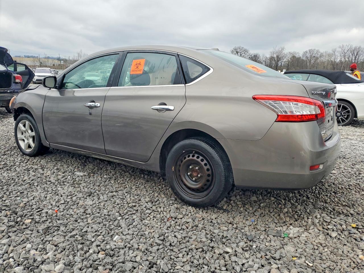 2015 Nissan Sentra - Фото 2