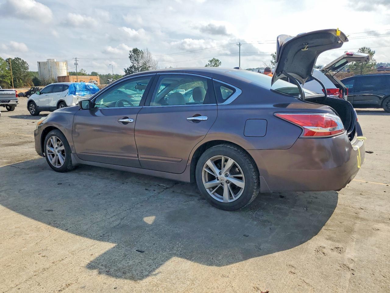 2015 Nissan Altima 2.5 - Фото 2