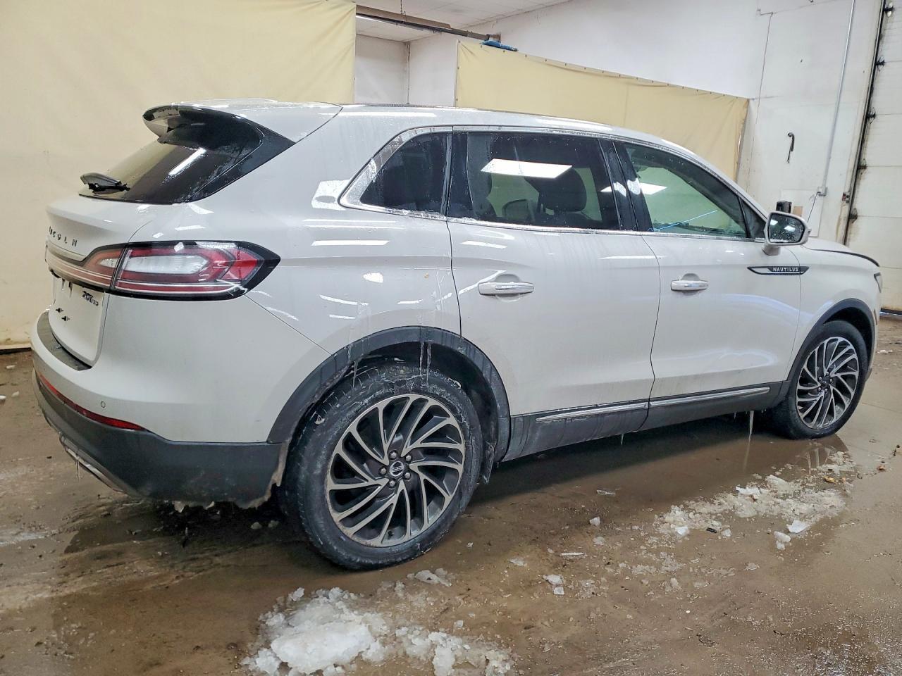 2019 Lincoln Nautilus Reserve - Фото 3