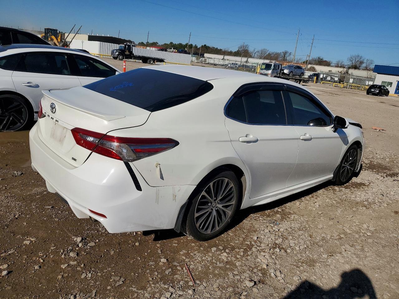 2018 Toyota Camry - Фото 3