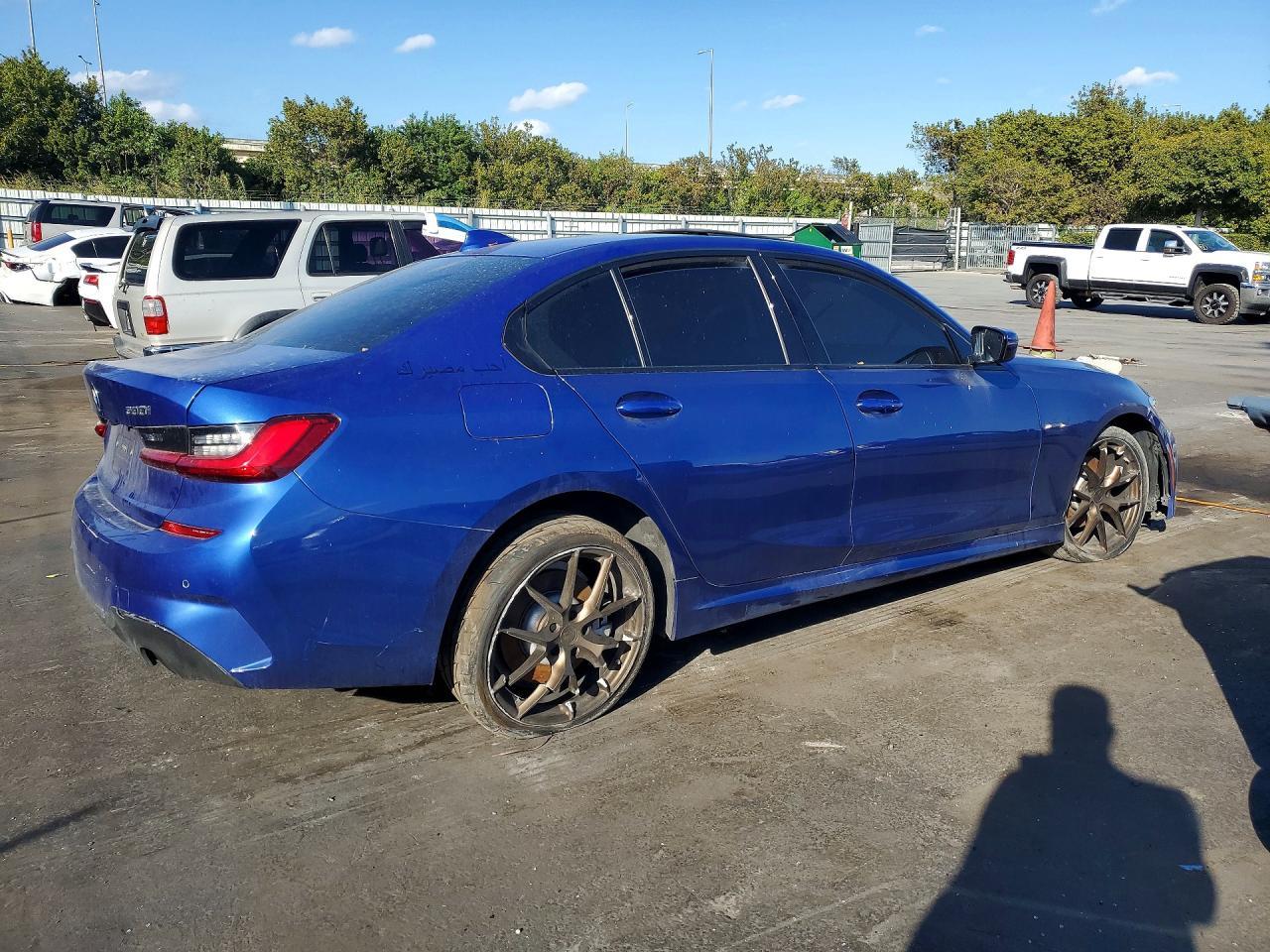 2019 BMW 330Xi - Фото 3