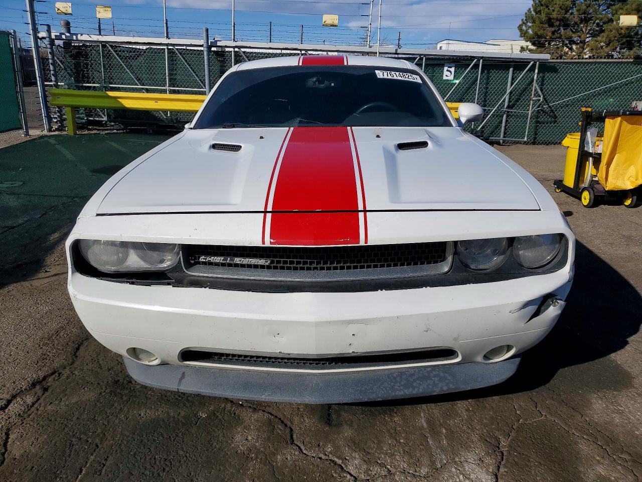 2014 Dodge Challenger Sxt - Image 5