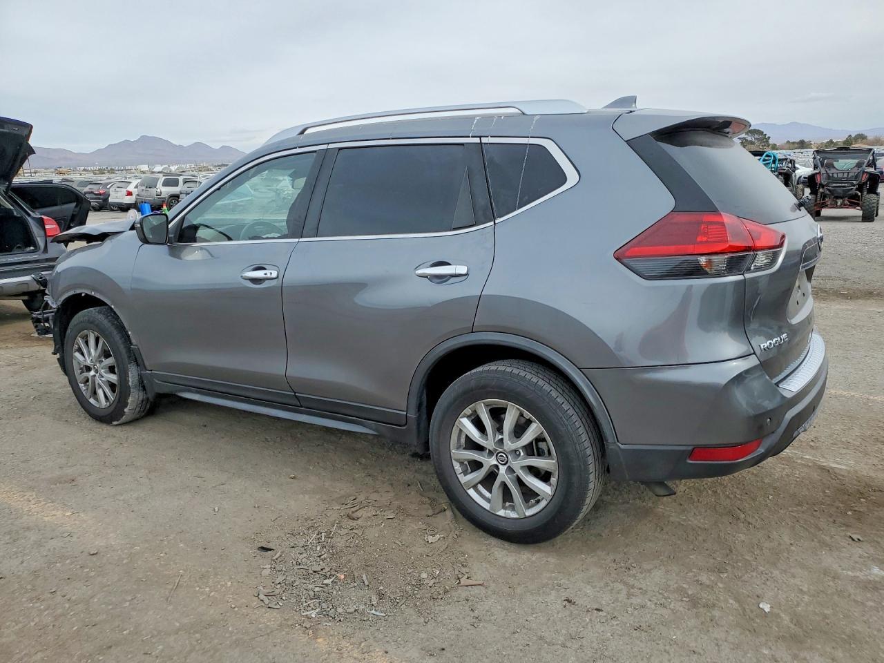 2019 Nissan Rogue S - Фото 2