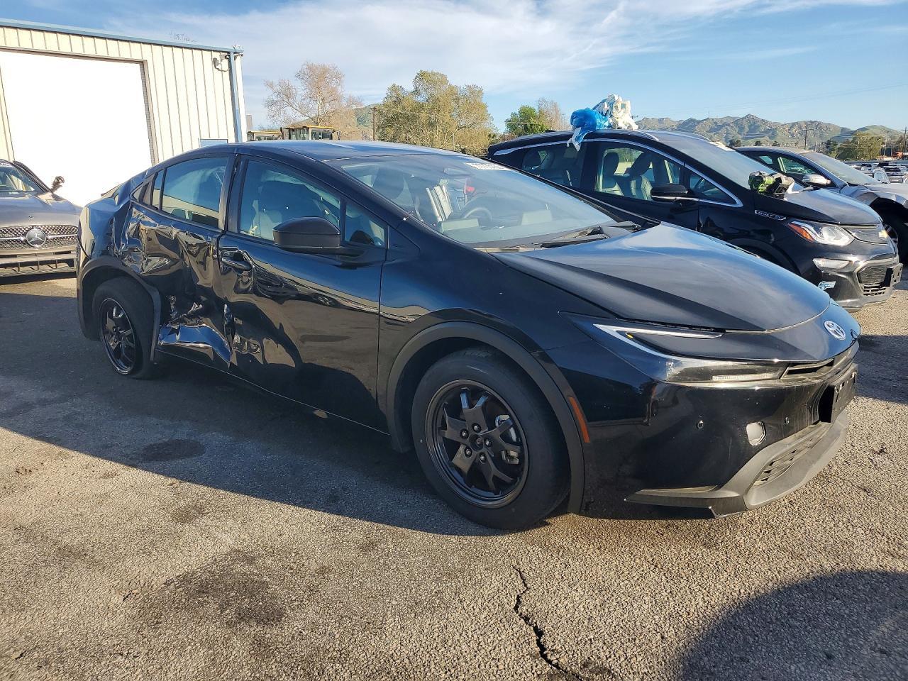 2025 Toyota Prius Le - Фото 4