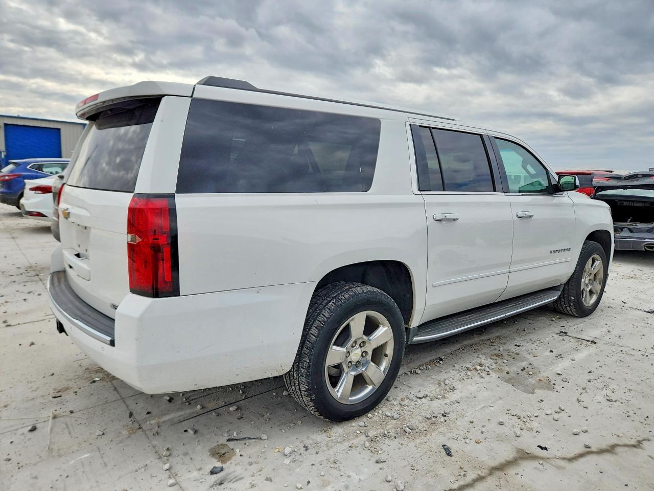 2017 Chevrolet Suburban C1500 Premier - Фото 3