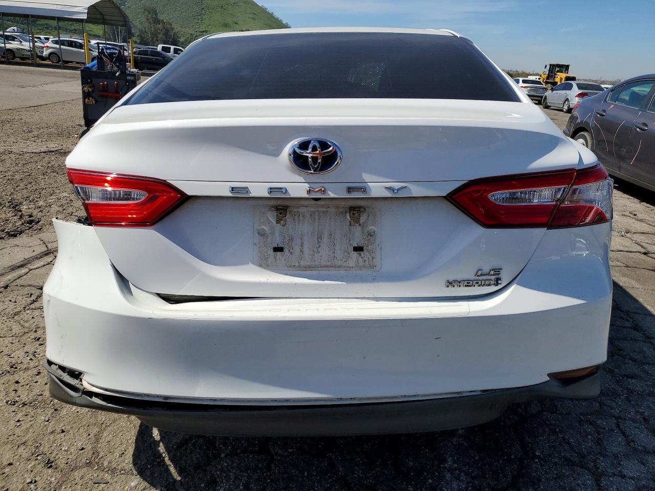 2018 Toyota Camry Le - Фото 6