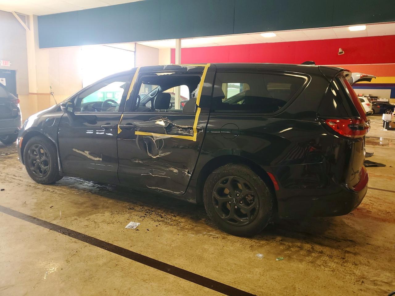 2023 Chrysler Pacifica Hybrid Touring L - Фото 2