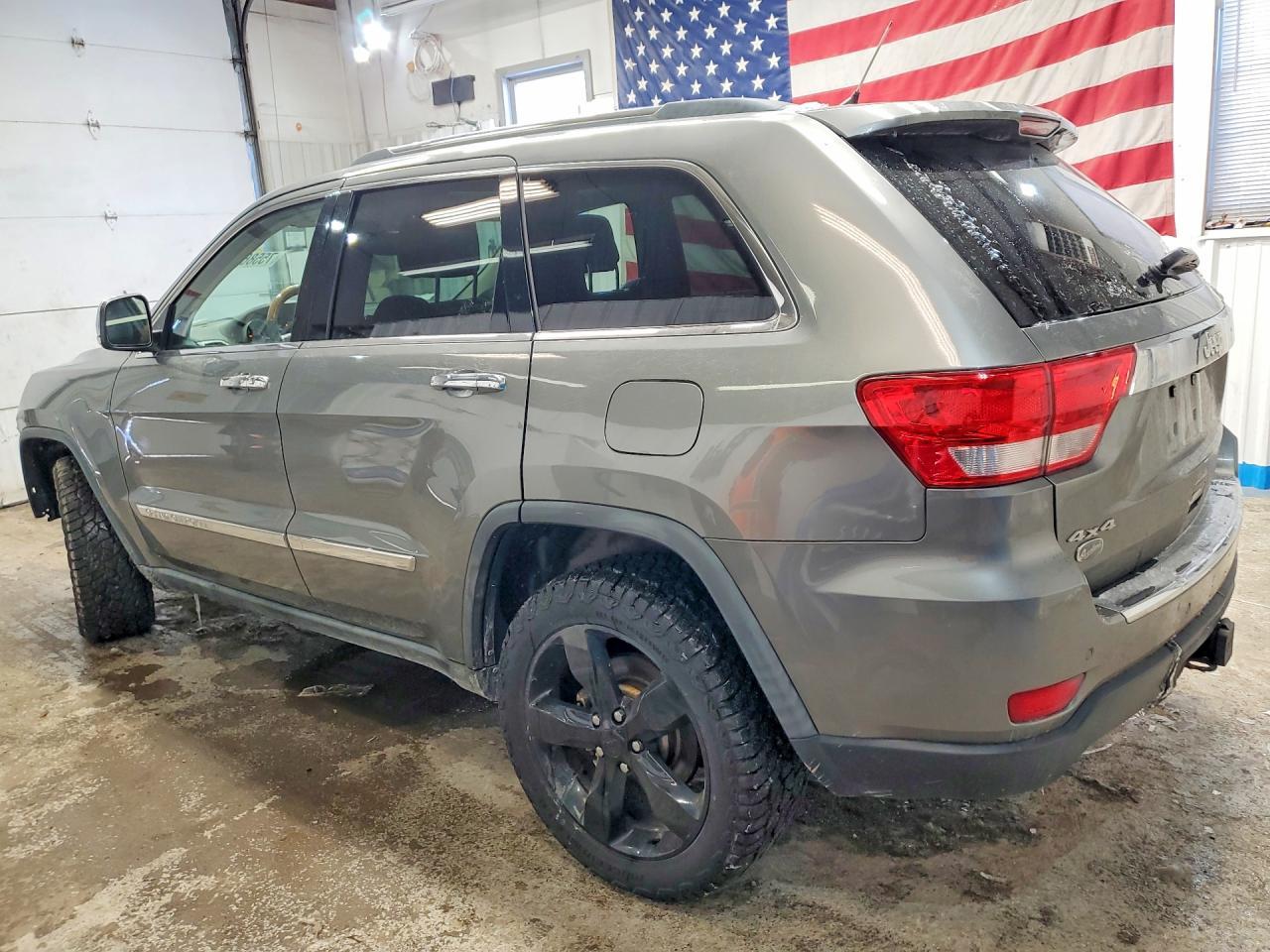 2012 Jeep Grand Cherokee Overland - Image 2
