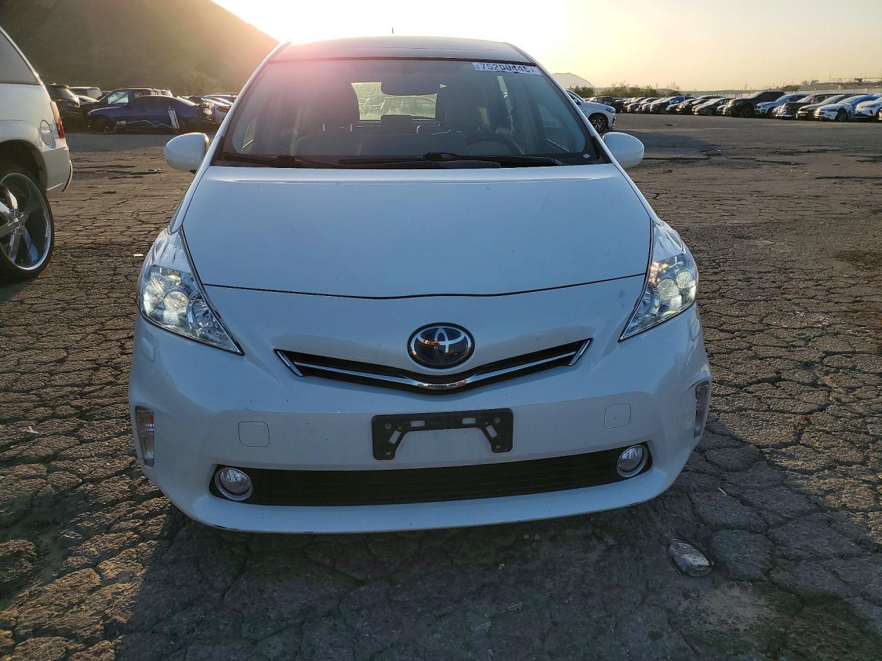 2013 Toyota Prius V - Фото 5