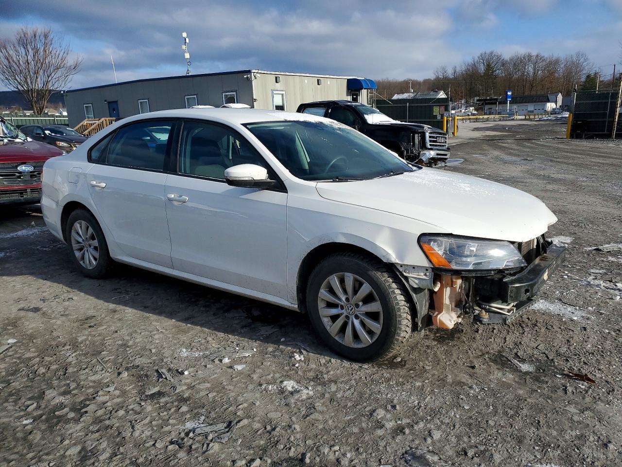 2013 Volkswagen Passat S - Фото 4