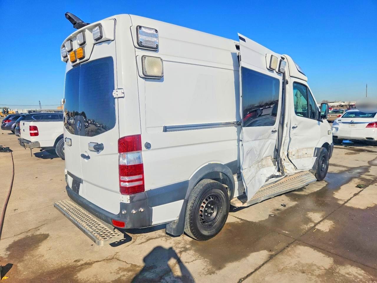 2017 Mercedes Benz Sprinter 2500 Ambulance - Image 3