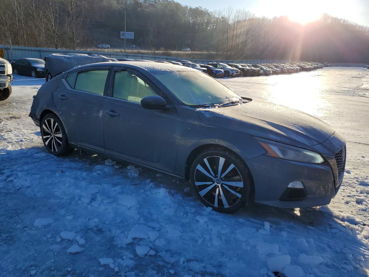 2020 Nissan Altima Sr - Фото 4