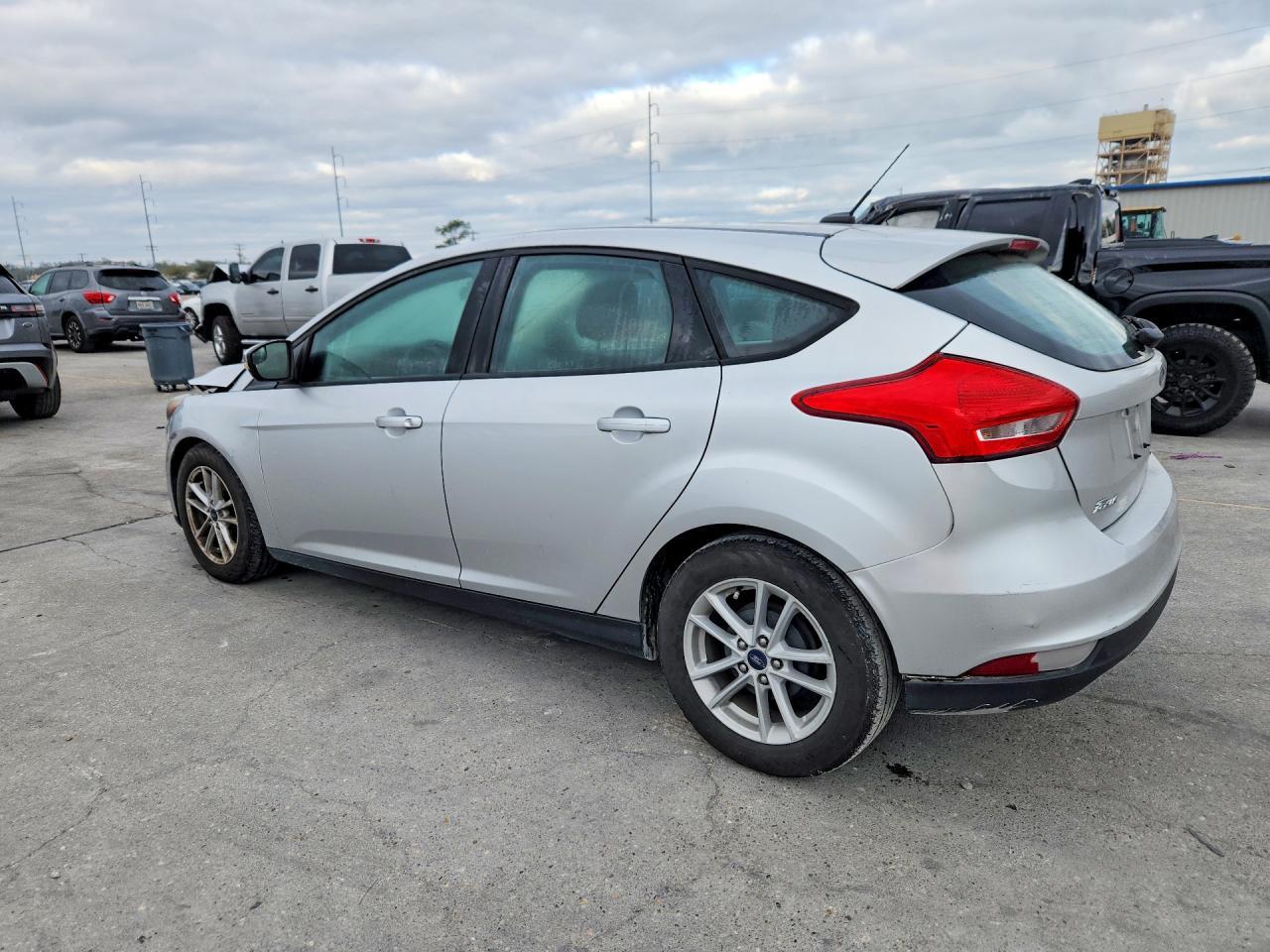 2017 Ford Focus Se - Image 2