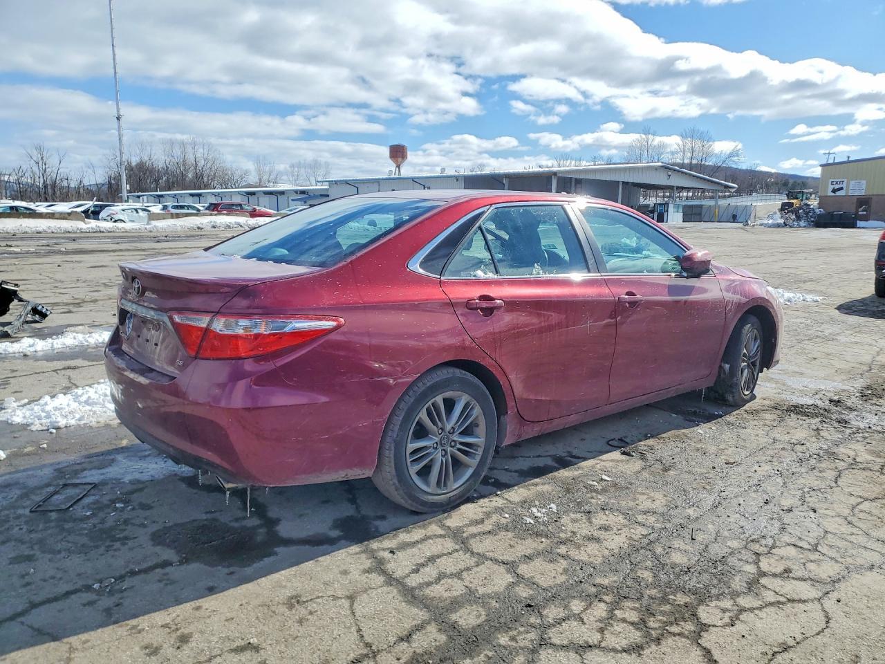 2016 Toyota Camry Le - Фото 3