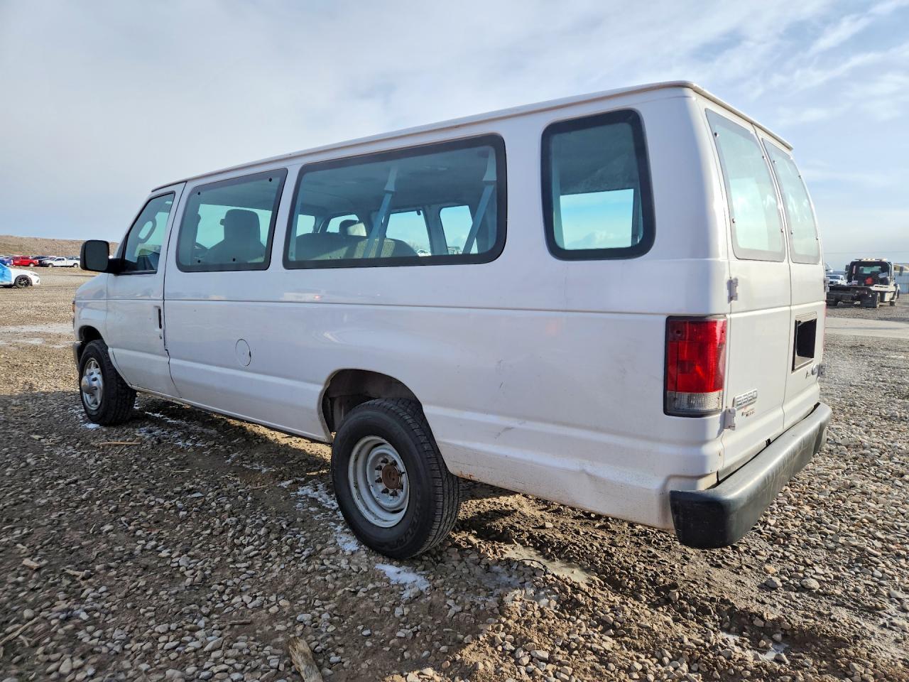 2009 Ford Econoline E350 Super Duty Wagon - Фото 2