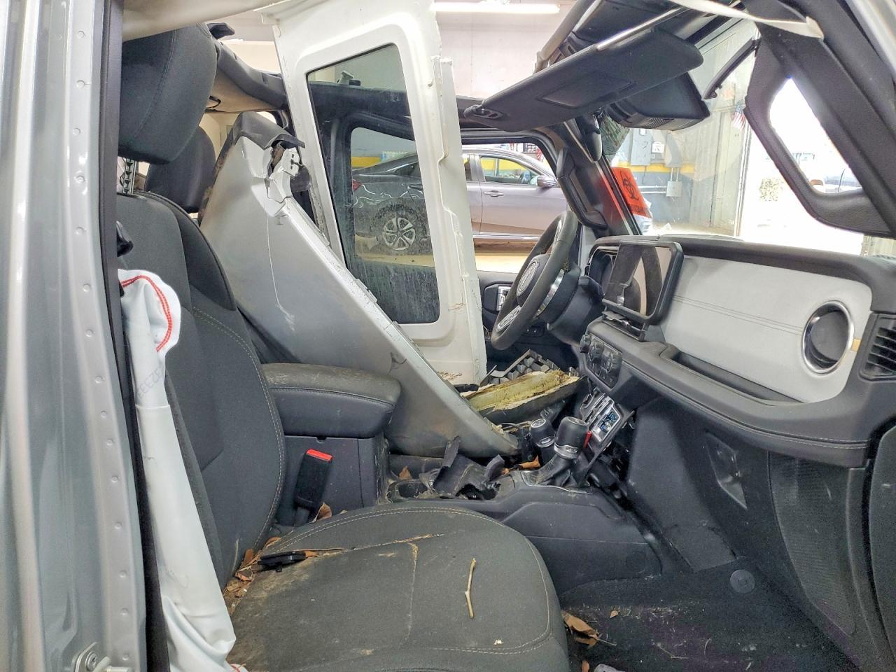 2024 Jeep Wrangler Sahara 4Xe - Image 7