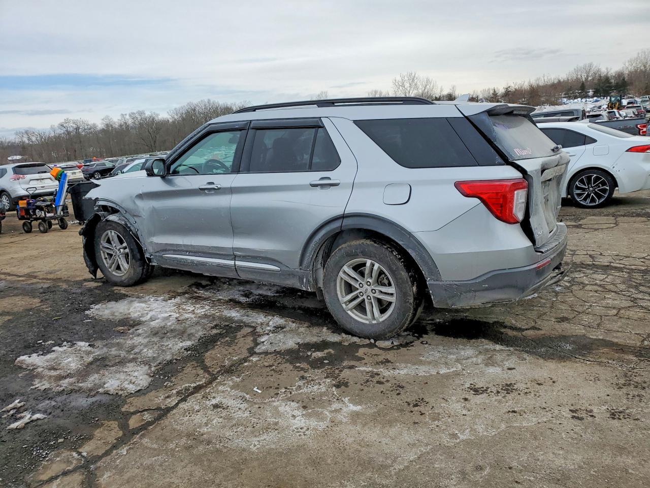 2020 Ford Explorer Xlt - Фото 2