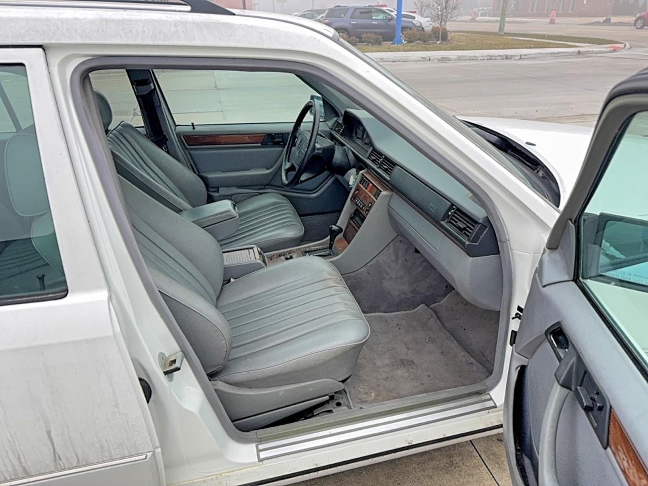 1995 Mercedes-Benz E 320 - Image 5