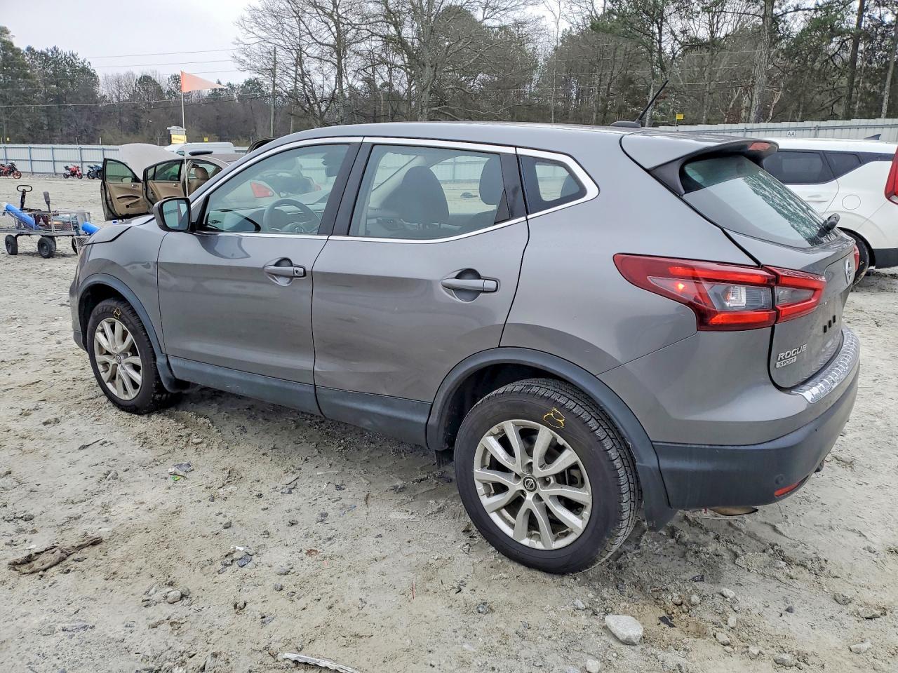 2020 Nissan Rogue Sport S - Фото 2