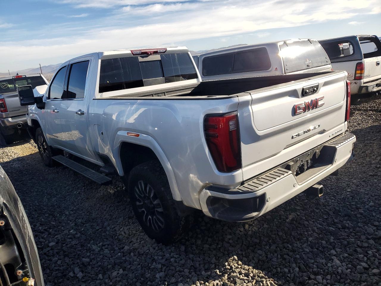 2024 GMC Sierra K2500 Denali - Image 2