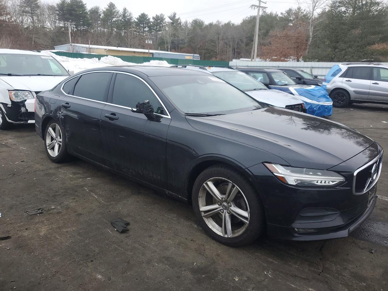 2018 Volvo S90 T5 Momentum - Image 4