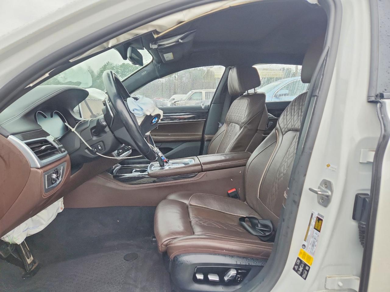 2018 BMW 750 Xi - Image 7