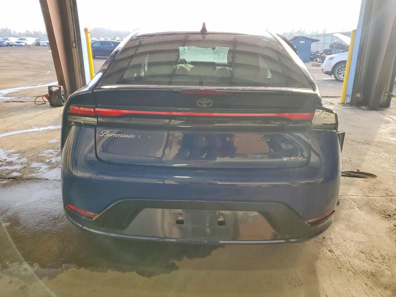 2025 Toyota Prius Le - Image 6