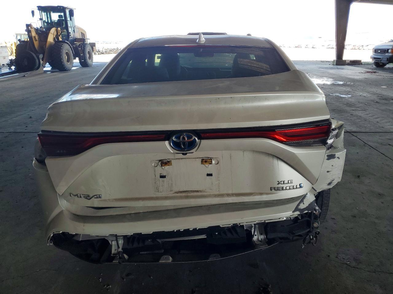 2022 Toyota Mirai Le - Фото 6