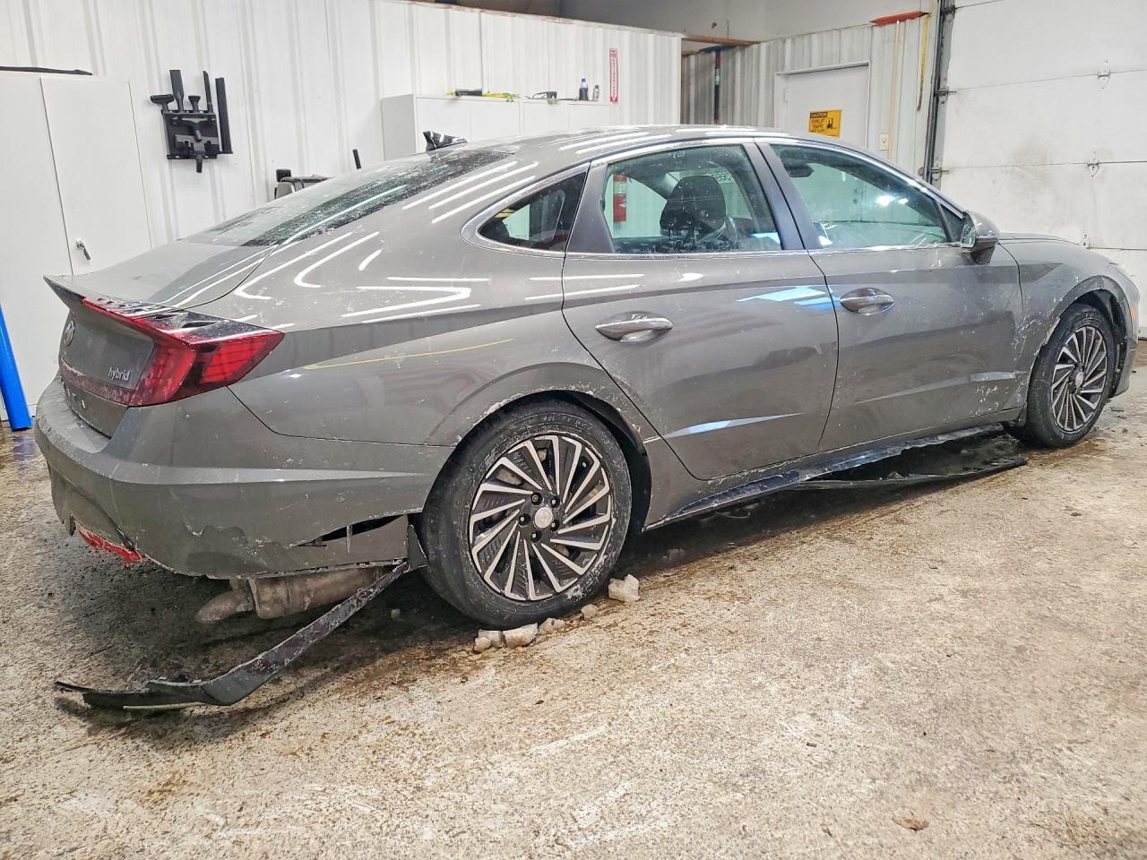 2022 Hyundai Sonata Hybrid - Image 3