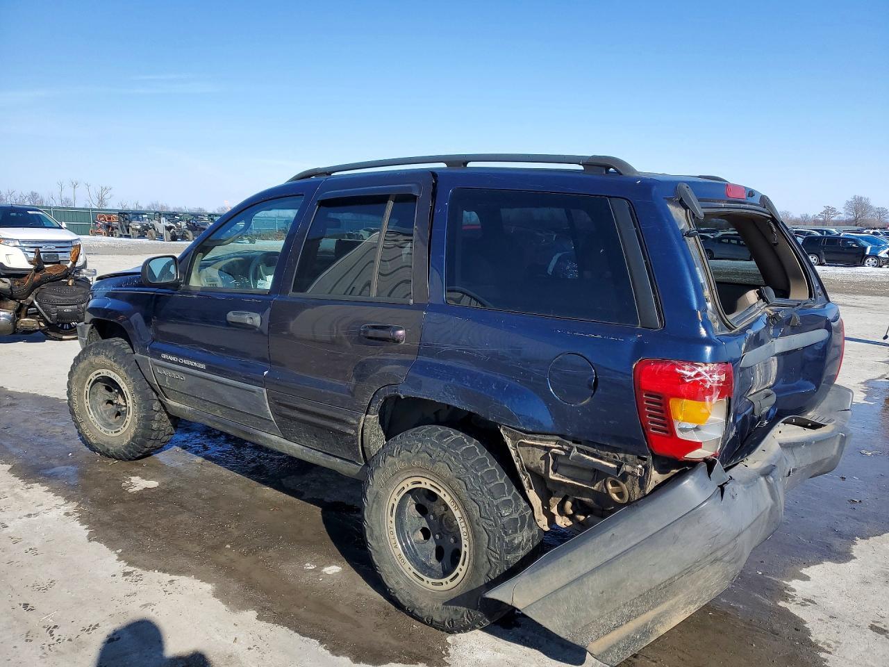 2004 Jeep Grand Cherokee Laredo - Image 2