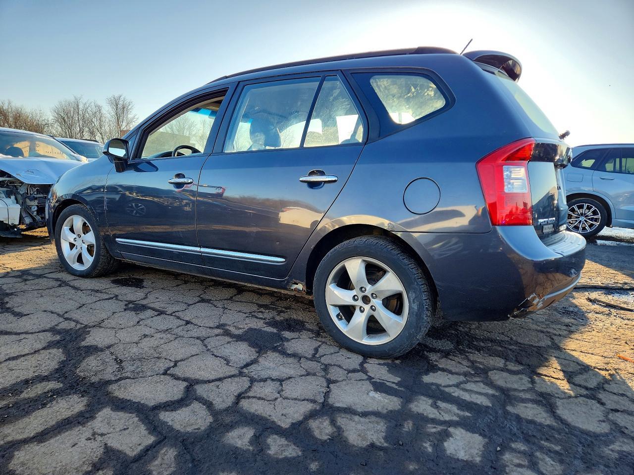 2008 Kia Rondo Lx - Image 2