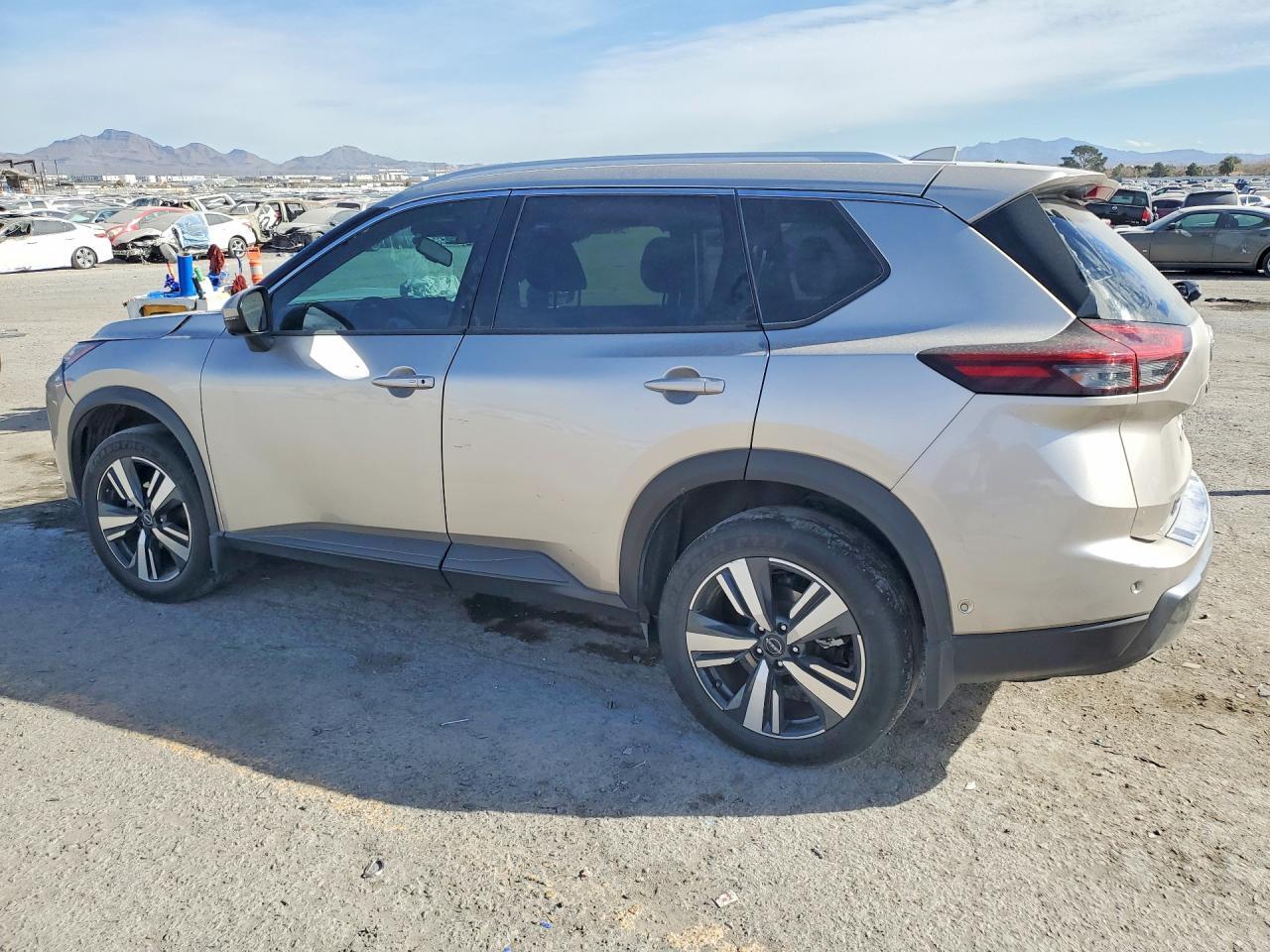 2024 Nissan Rogue Sl - Image 2