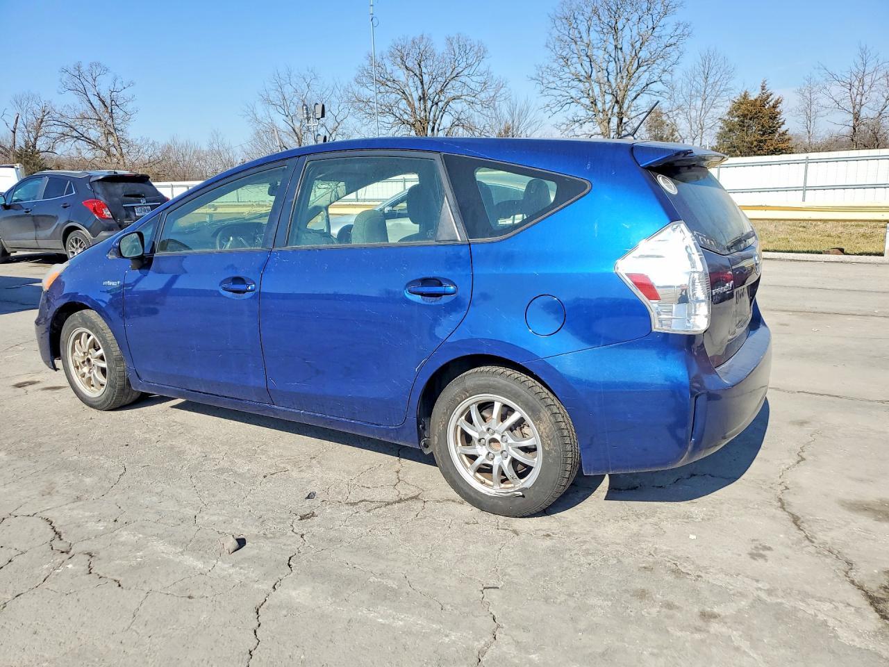 2012 Toyota Prius V - Фото 2
