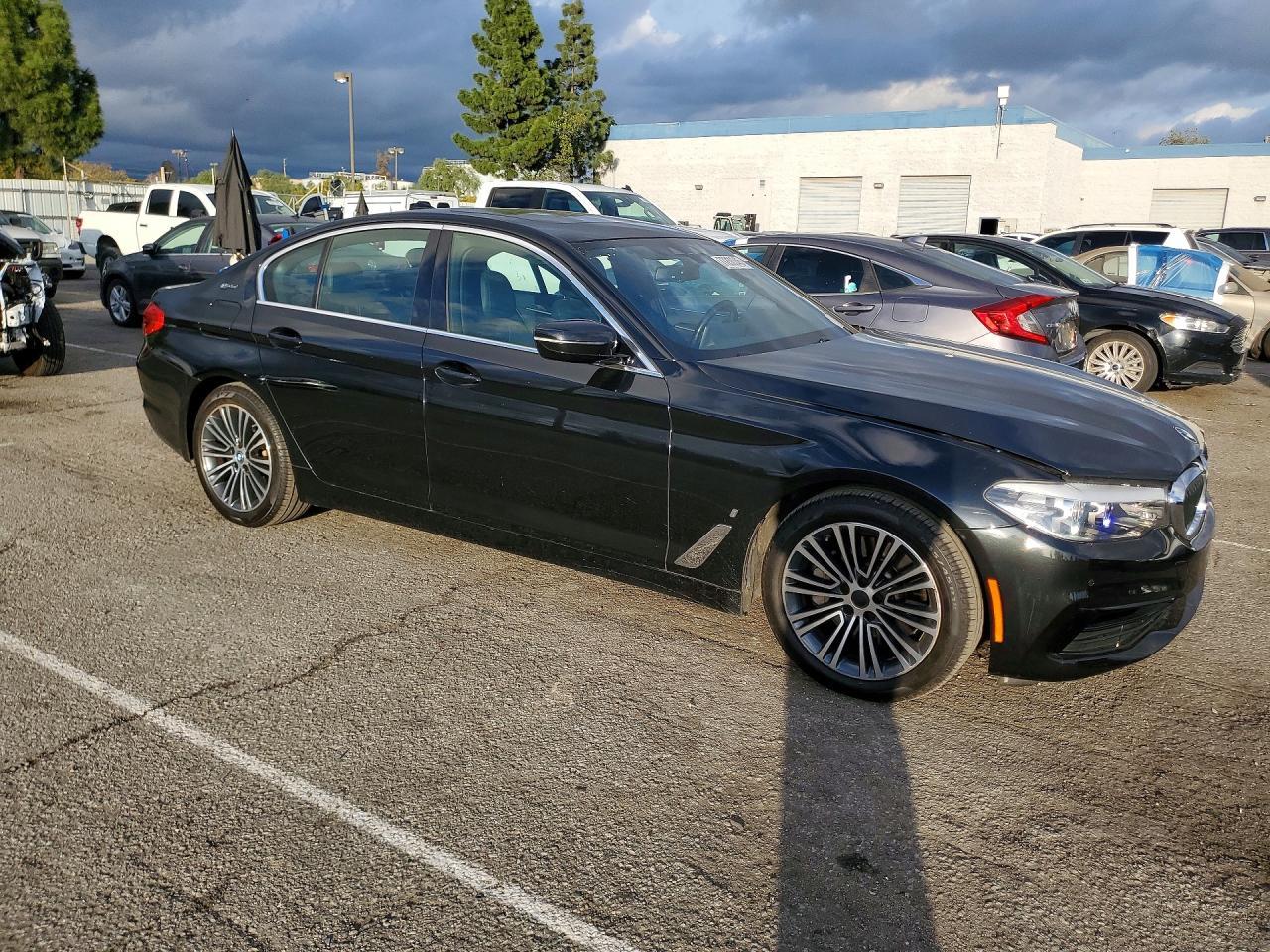 2019 BMW 530E - Image 4