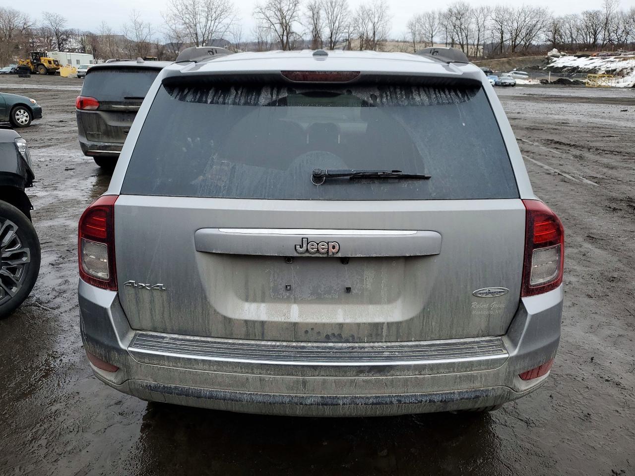 2015 Jeep Compass Latitude - Image 6