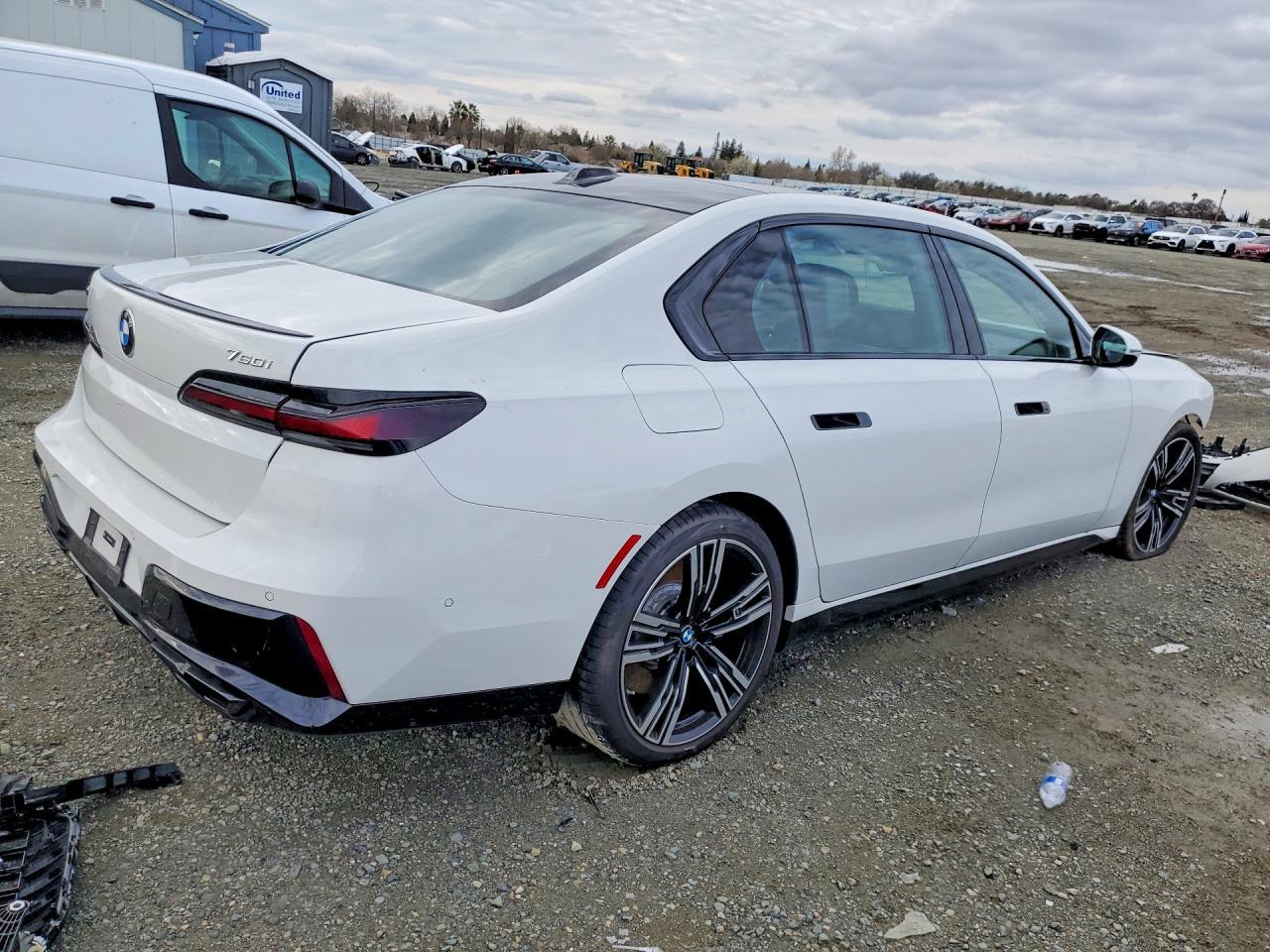 2025 BMW 760 Xi - Фото 3