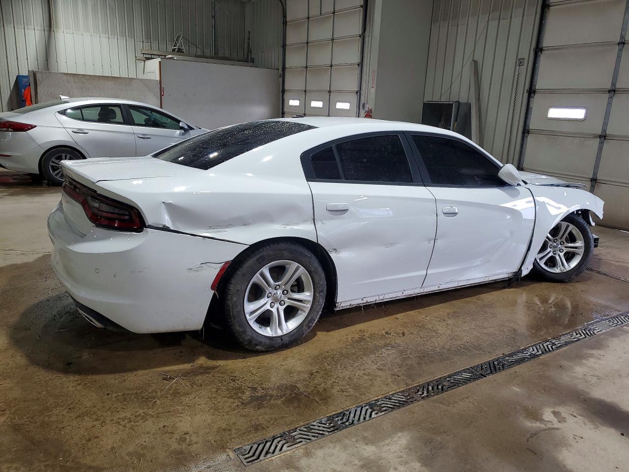 2022 Dodge Charger Sxt - Фото 3