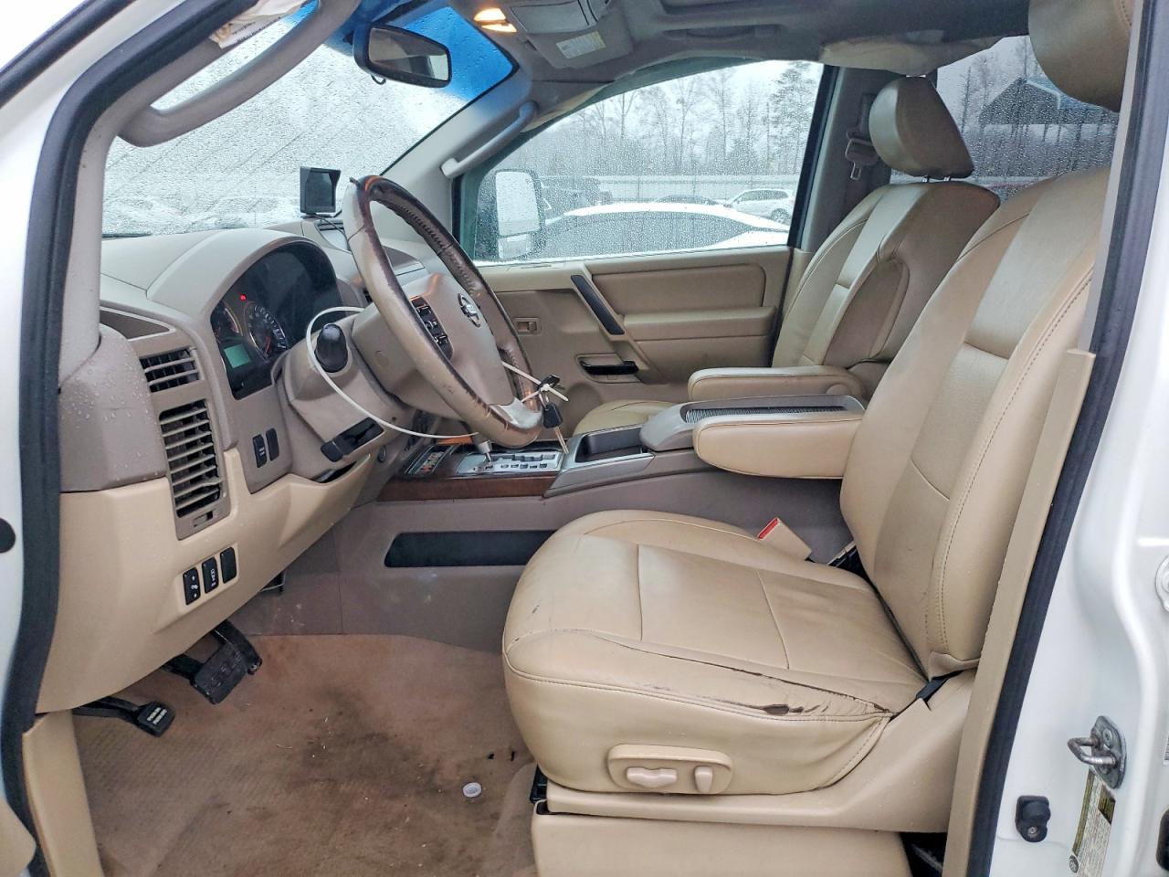 2010 Nissan Titan Se - Image 7